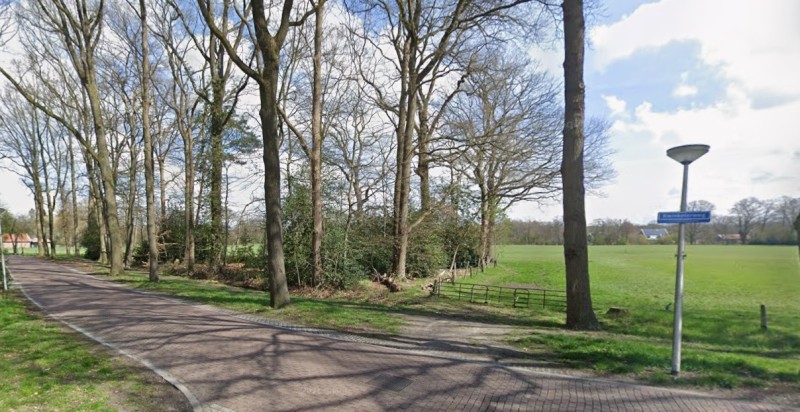 Kwinkelerweg 80-82 vanaf hoek Topaasstraat (vroeger locatie dubbel woonhuis afgebrand in 1939) foto okt. 2021.jpg