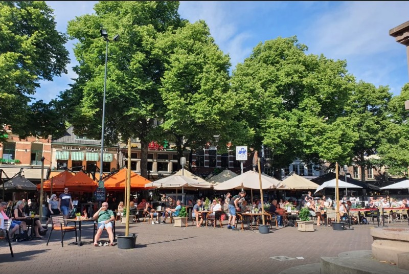 Oude Markt 11 Molly Malone terras.jpg
