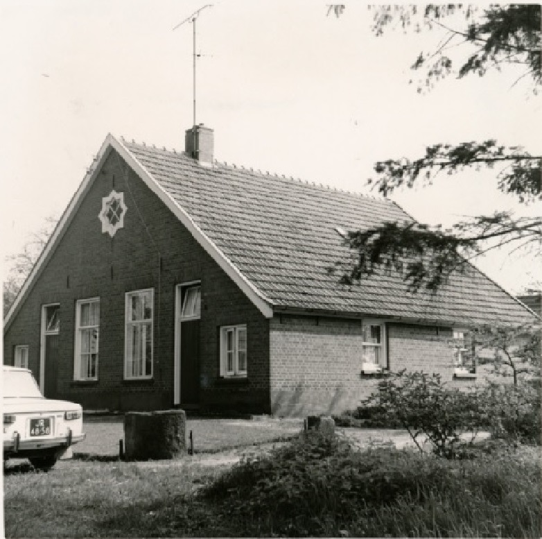 Kwinkelerweg boerderij woning op perceel W 59 met stervenster.jpg
