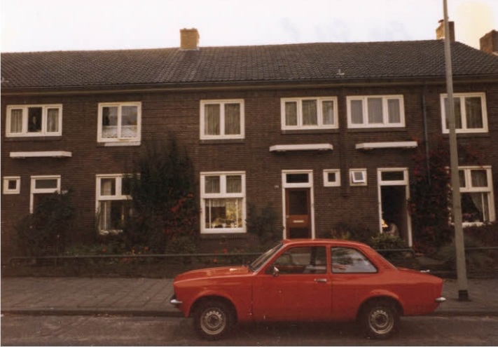 Laaressingel 102-104 bouwjaar 1932. foto woningen 1980.jpg