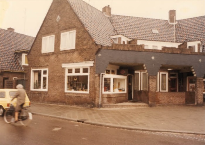 Laaressingel 117-121 hoek Asterstraat woningen 1977.jpg