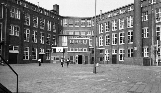 Boddenkampsingel Ambachtsschool binnenplein.jpg