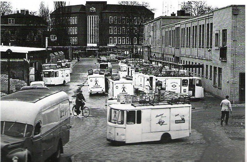 Raifeissenstraat vroeger Hengelosedwarsstraat melkfebriek.jpg