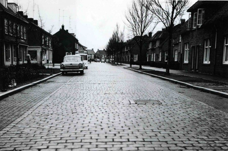 Janninksweg Richting Pathmossingel met melkkar  nov-1963 Veldkamp.jpg
