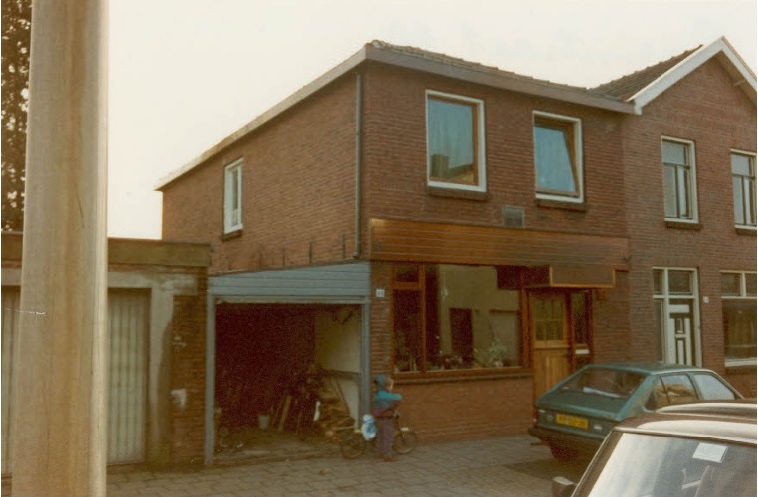 Laaresstraat 98 woningen met garage 1991.jpg