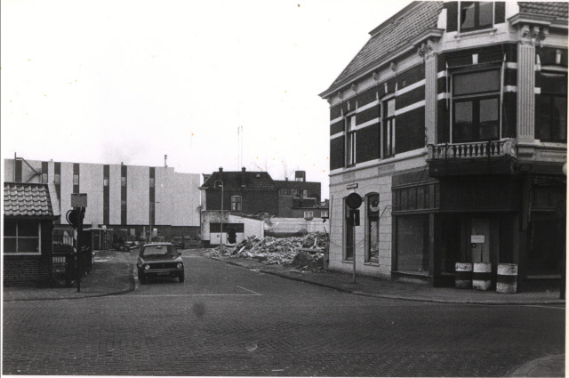 Lage Bothofstraat 4-10 Textielfabriek Nico ter Kuile & Zn. vanaf Oldenzaaksestraat dec. 1978.jpeg