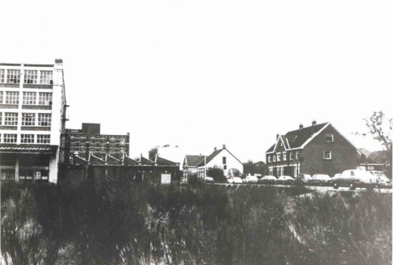 Lage Bothofstraat 90-92 rechts. Gezicht op Transvaal, deel uitmakend van het fabriekscomplex van de v.m. Koninklijke Textielfabrieken Van Heek & Co 1977.jpg