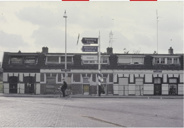 Lage Bothofstraat 198-214 Huizenrij gezien van de Oliemolensingel. jaren 70.jpg