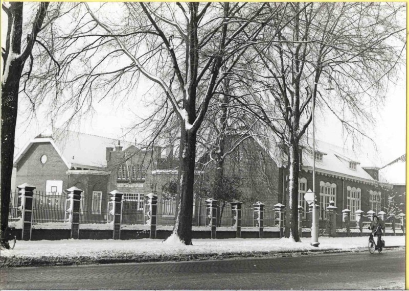 Volksparksingel 41 Borstelweg 29 volksparkschool 1983.jpg