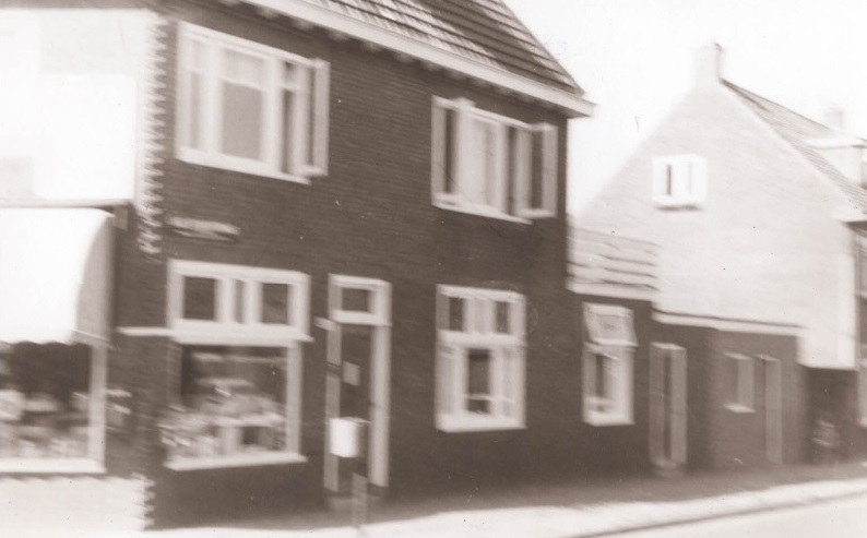 Lage Bothofstraat 420 woningen bouwjaar 1930 foto 1967.jpg