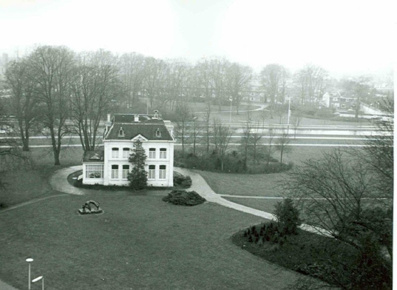 Espoortstraat 182 Boulevard 1945 vroeger Gronauseweg 112 en Gronausestraat 136 Villa H.G. Blijdenstein in gelijknamig park (Textielmuseum 26-12-1977.jpeg