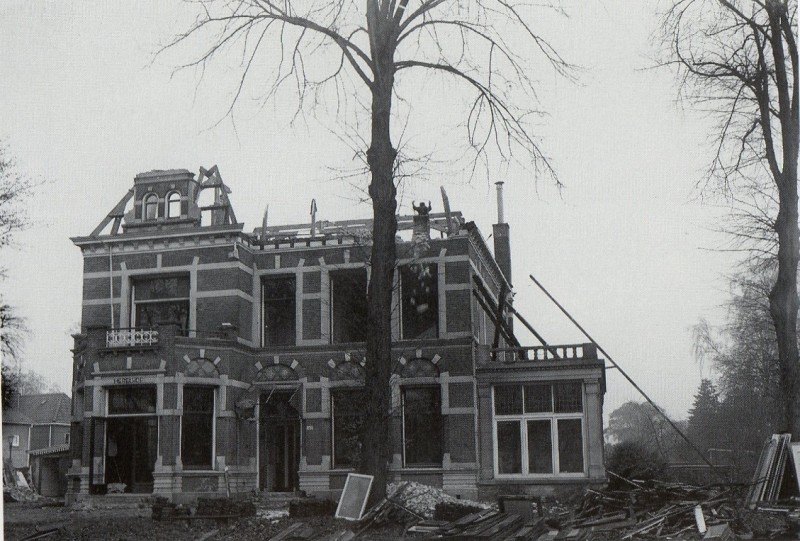 Gronausestraat 127 hoek Marthalaan  Sloop villa Merelhof 1960.jpg