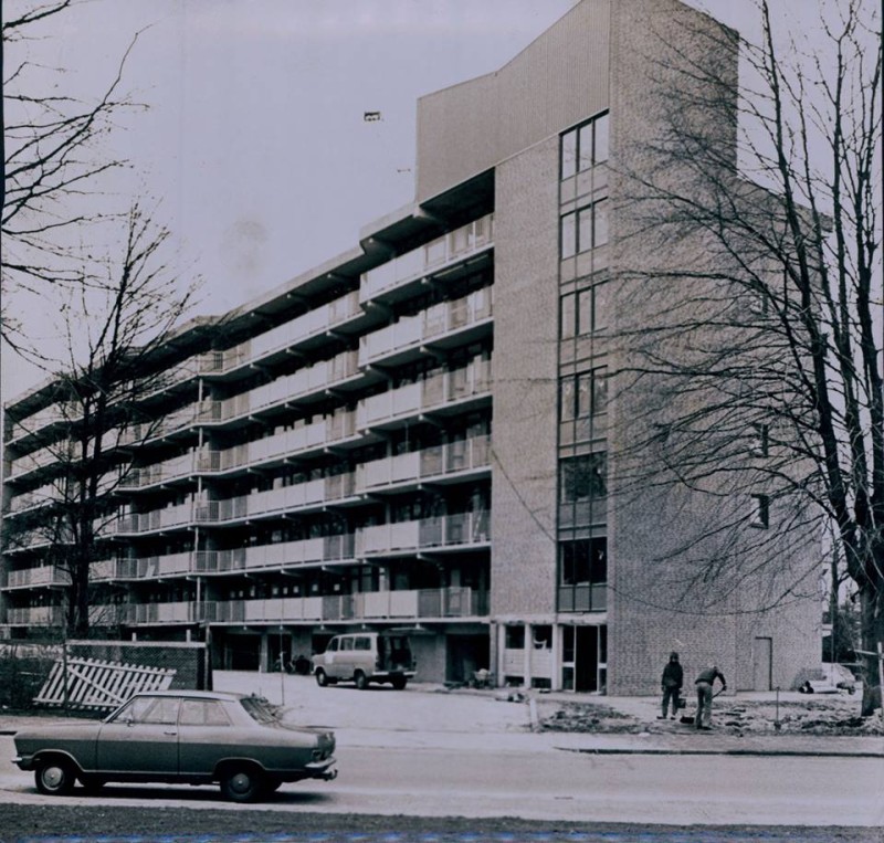Marthalaan 2 hoek Espoortstraat vroeger GronausestraAT flatgebouw De Ravenhorst.jpg