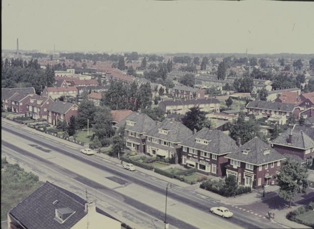 Gronausestraat 197-199-201 eerder 315-317-319 hoek Edisonstraat richting Velve-Lindenhof gezien vanuit de Eschmarkeflat 12-7-1970.jpeg