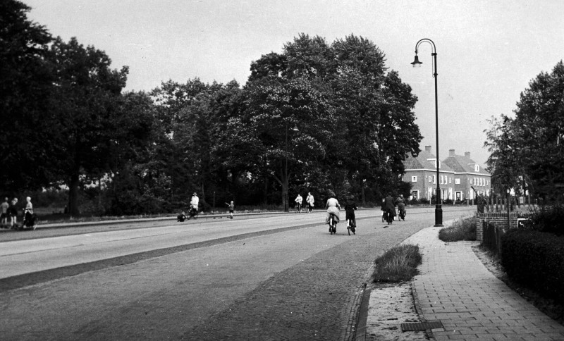 Gronausestraat 589 hoek Cronjestraat Gesitueerd schuin tegenover restaurant AB.jpg