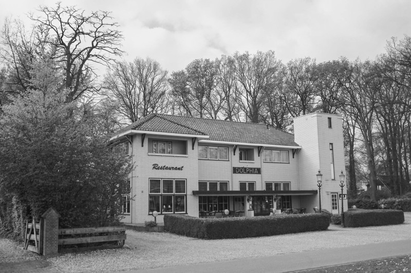 Gronausestraat 664 hotel cafe restaurant Dolphia.jpg