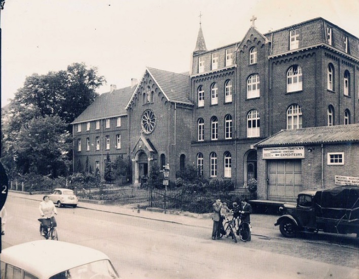 Rijksweg 2 later Gronausestraat 1363 Glanerbrug Klooster Redemptoristen 1950.jpg