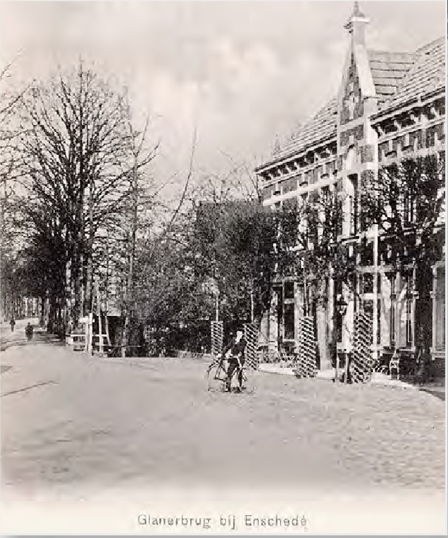 Rijksweg 7 later Gronausestraat 1258 Uitspanning en Cafe-Restaurant Droste Glanerbrug ca 1900.jpg