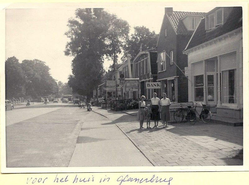 Rijksweg 19 later Gronausestraat 1232 bakkerij J. Wessels.jpg