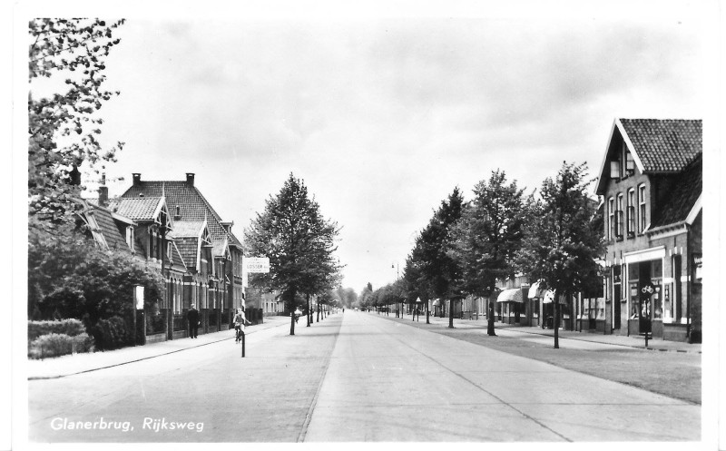 Rijksweg 28 later Gronausestraat 1305 rechts kruidenier Visschedijk.jpg