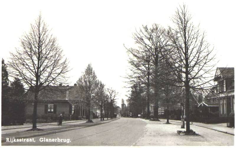 Rijksweg 43 of Rijksstraat 43 links  1951.jpg