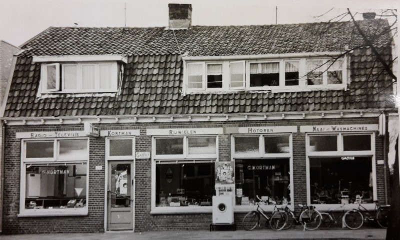Gronausestraat 1285-1289 voorheen Rijksweg 46, Radio Kortman 1965.jpg