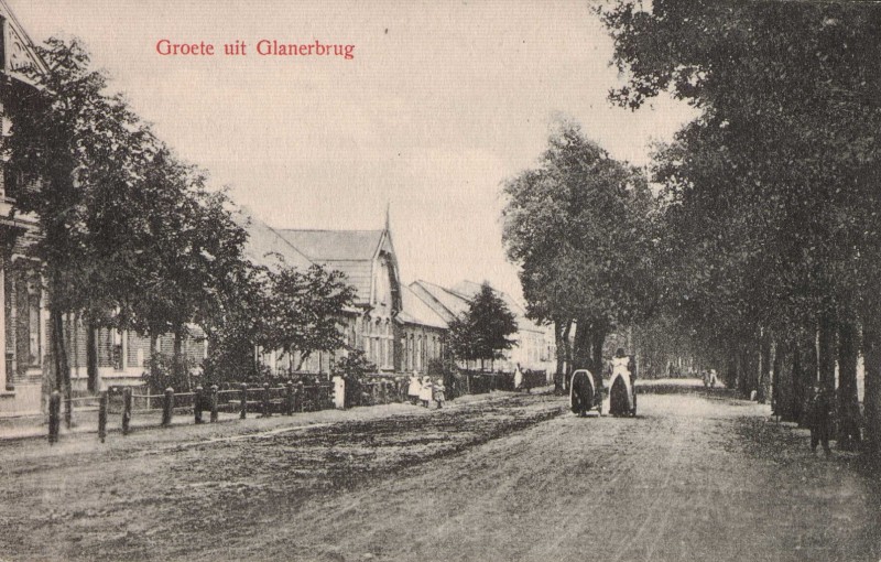Rijksweg 78 cafe Heersche toen nog zandweg ca. 1900 later Gronausestraat 1251.jpg