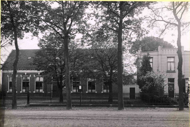 Gronausestraat 1130 vroeger Rijksweg 91 Glanerbrugschool Openbare lagere school GI 1930.jpeg