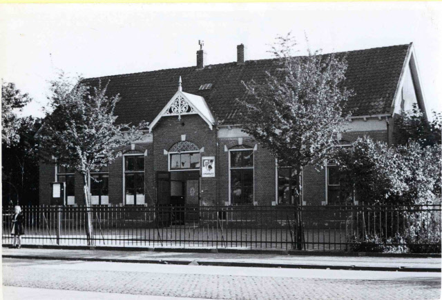 Gronausestraat 1130 vroeger Rijksweg 91 Glanerbrugschool O.L. school G1 1930.jpeg