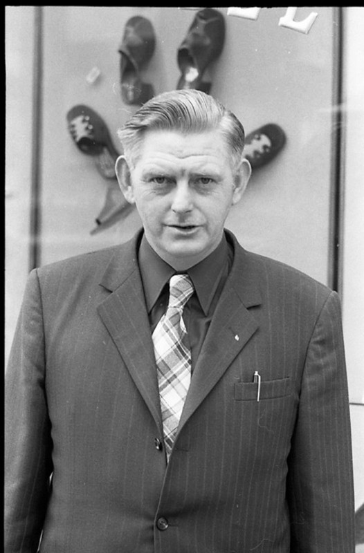 Rijksweg 1126  Roelof van de Straat schoenenzaak.jpg