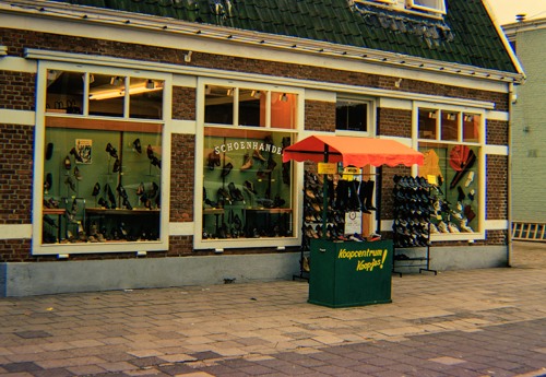 Gronausestraat 1124 schoenhandel Van der Straat.jpg