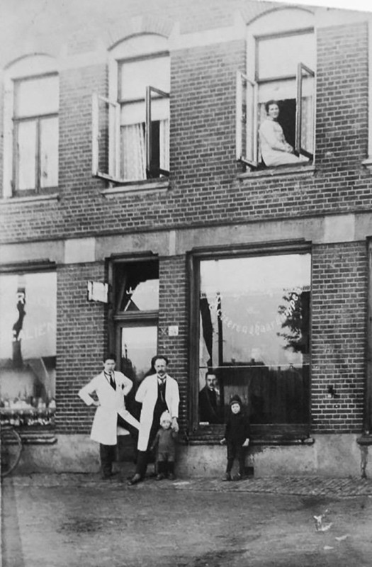 Rijksweg 107 kapperszaak Jacob Last.jpg