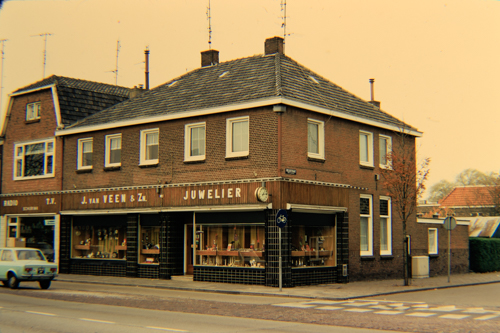 Gronausestraat 1203 eerder Rijksweg 120 Glanerbrug Juwelier J. van Veen & Zn.jpg