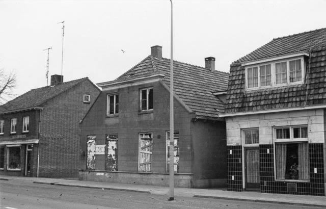 Gronausestraat 1173-1175-1177-1179 Glanerbrug  links winkel Manden ijzerhandel.jpg