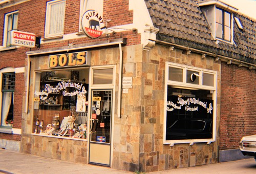 Gronausestraat 1169 voorheen Rijksweg 154 slijterij wijnhadel Muller.jpg