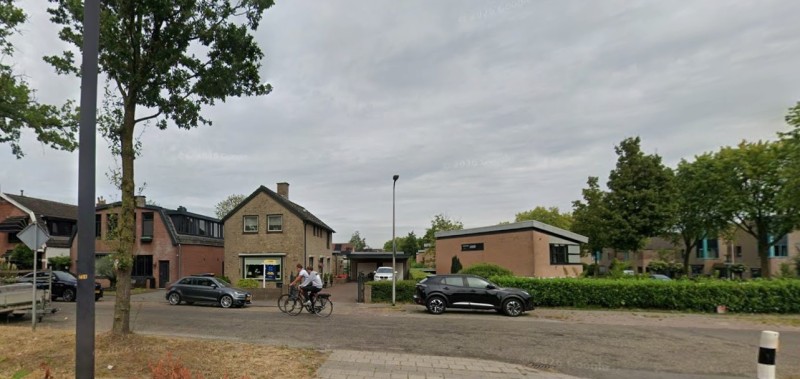 Gronausestraat 987-989 erder Rijksweg 266-264 en Gronausestraat 991 eerder Rijksweg 262 rechts hoek Beringstraat foto aug. 2025.jpg