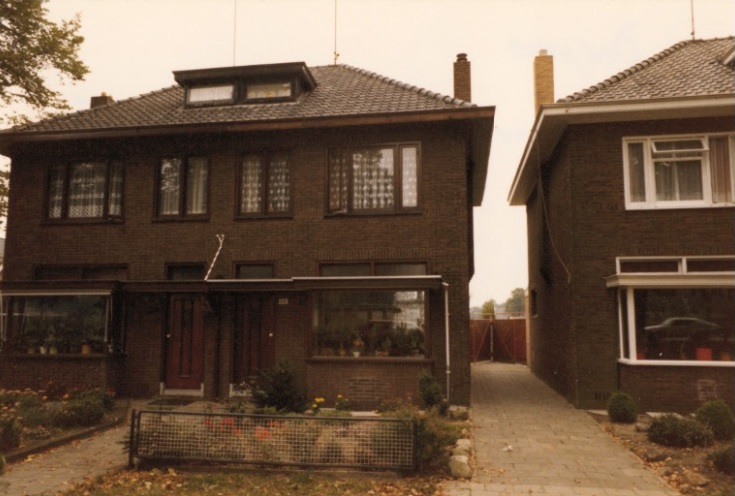 Gronausestraat 829-831 eerder Rijksweg 416-414 woningen bouwjaar 1935 foto 1980.jpg