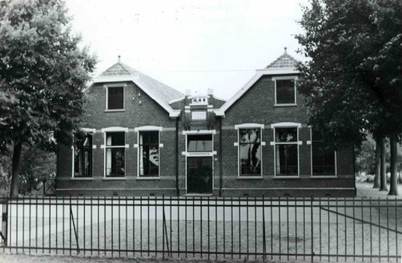 Gronausestraat 827  Lagere School G2 (Dolphiaschool) (Glanerbrug) 1930.jpg