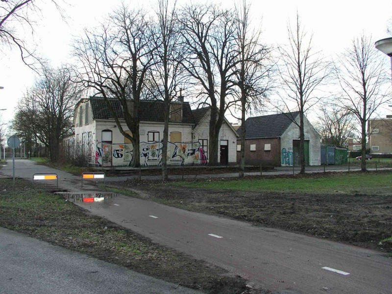 Lambertus Buddestraat 1 hoek Spoordijkstraat cafe Bouwhuis..jpg