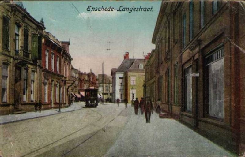 Langestraat 17-19 rechts met Tram ..jpg