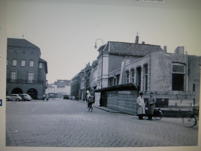 Langestraat 35 hoek Raadhuisstraat 1953 pand rechts is gesloopt..jpg