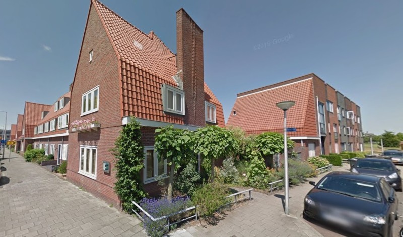 Lasondersingel 29 hoek Tollensstraat en Lonnekerspoorlaan (vroeger spoorwegovergang) foto juli 2015.jpg