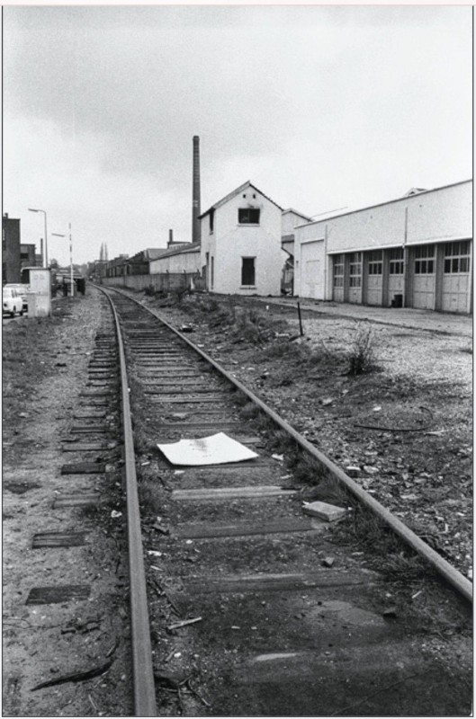 Lasondersingel 31-33 richting Roomweg spoorlijn naar Lonneker nu Lonnekerspoorlaan rechts garage Fischer. achtergrond fabriekspijp Bamshoeve.jpg