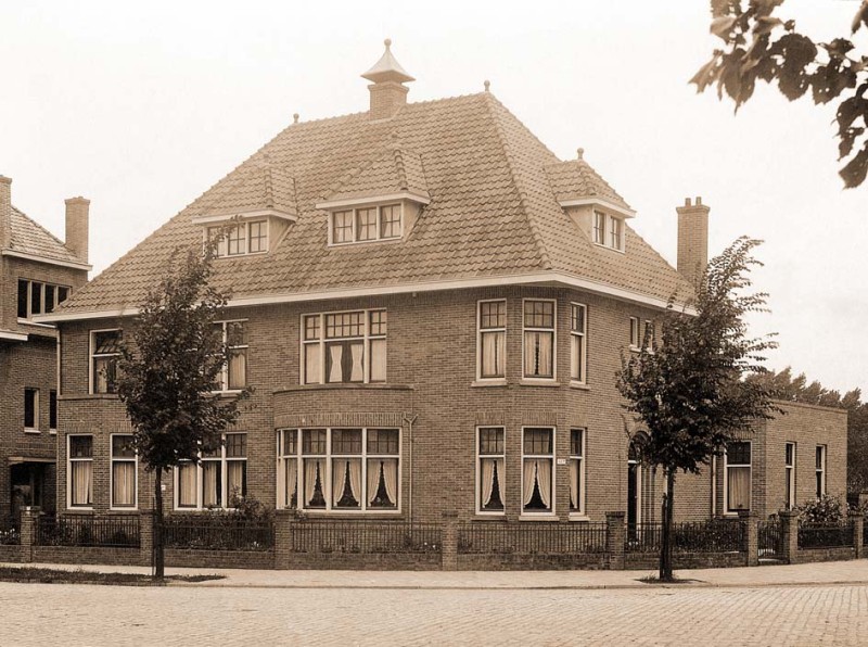 Lasondersingel 125-127 Het dubbele herenhuis van Bernard Sanders, 1924..jpg