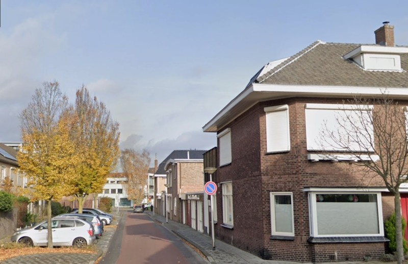 Lasonderstraat 70-80 vanaf Da Costastraat richting Lasondersingel.jpg
