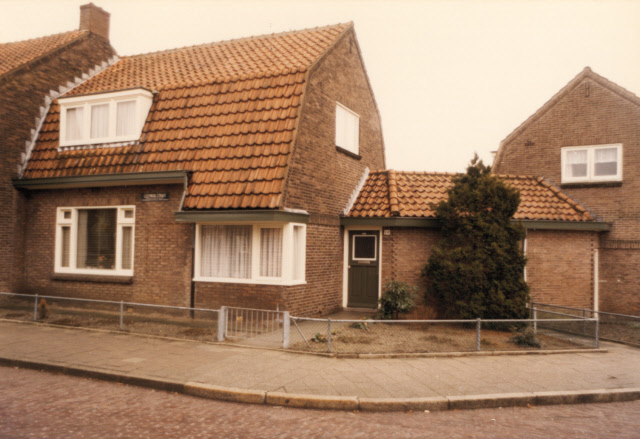 Leemkuilstraat 24 hoek Hoevinkstraat woningen bouwjaar 1928 foto 1977.jpeg