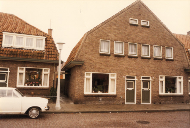 Leemkuilstraat 28-30-32  woningen bouwjaar 1928 foto 1977.jpeg