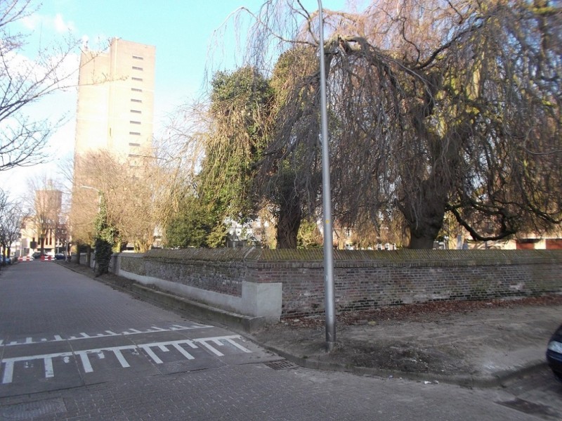 Veenstraat muur Stadsbegraafplaats (2).JPG