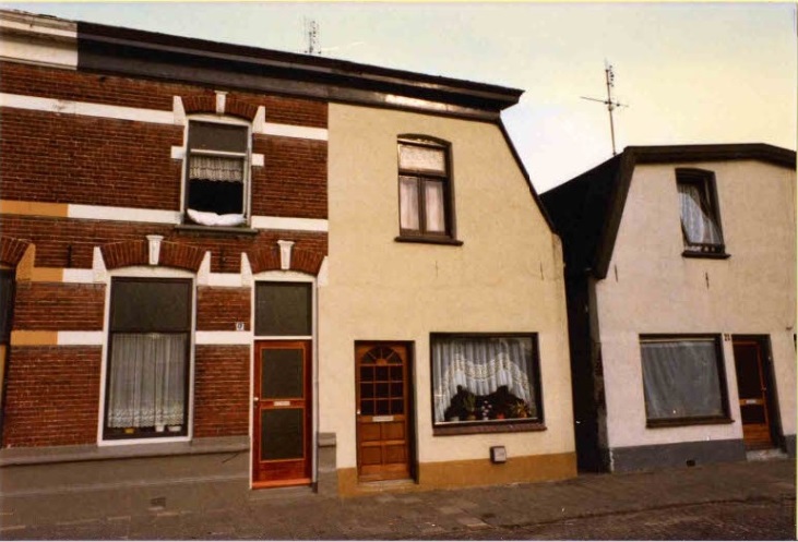 Leijdsweg 15-17 woningen nov. 1980.jpg