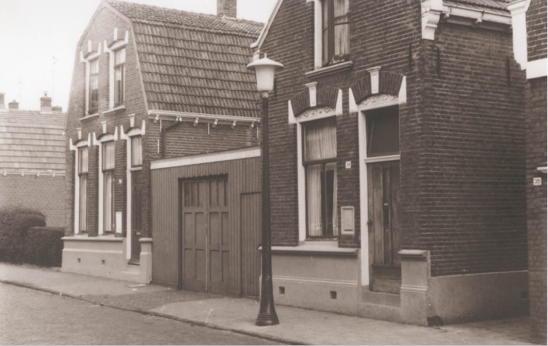 Leijdsweg 38-40 woningen nov. 1967.jpg